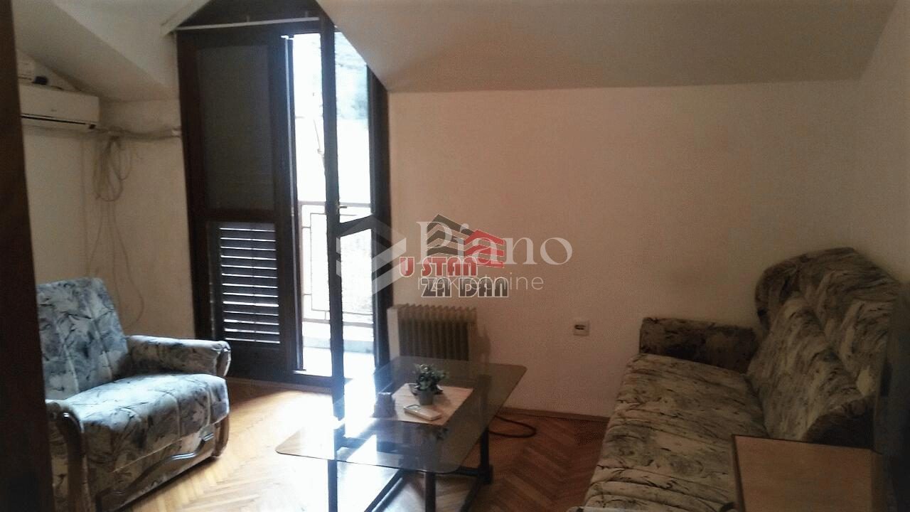 Namještena garsonjera na Malom brdu